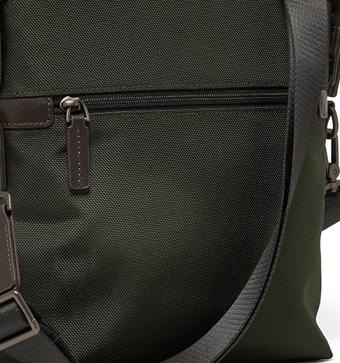 숨겨진 수납, 후면 지퍼 포켓